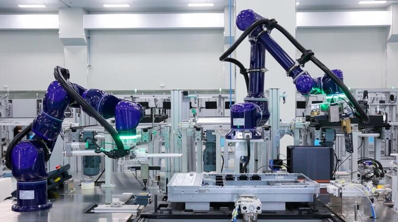 上海为何重提守住25%制造？新加坡、杭州、深圳的工业机器人制造启示